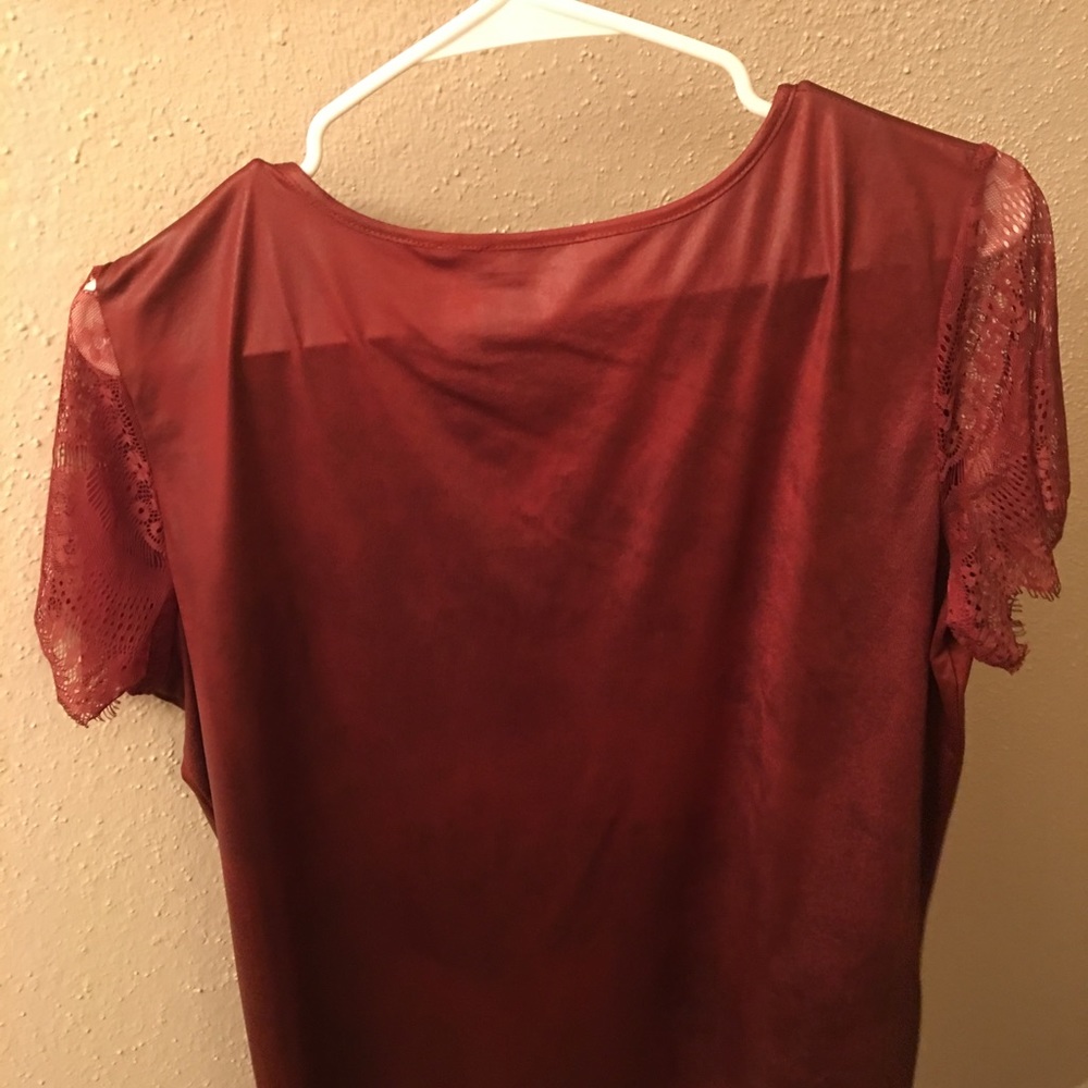 Hannah size L copper red shirt with lace sleeves